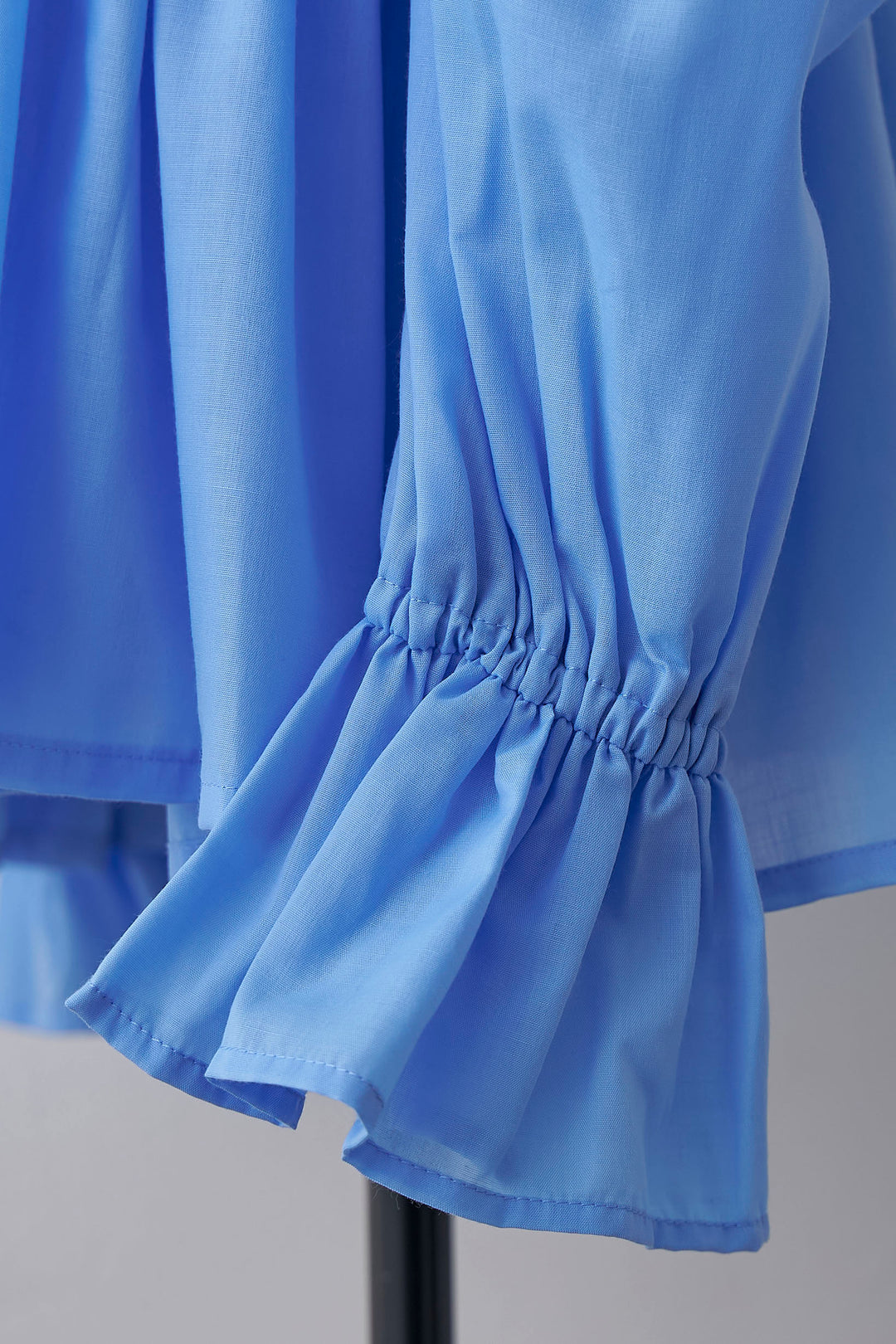 [予約]パフショルダーペプラムギャザーブラウス