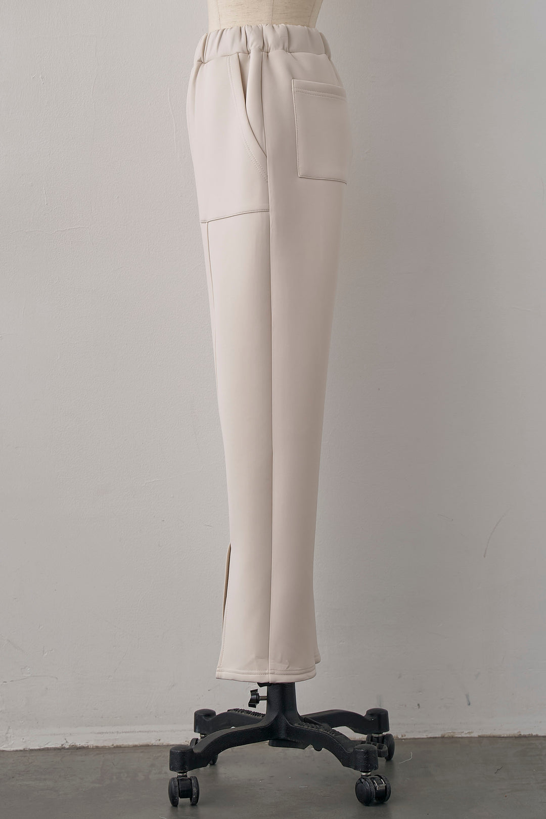 [予約]前スリットクッション素材パンツ