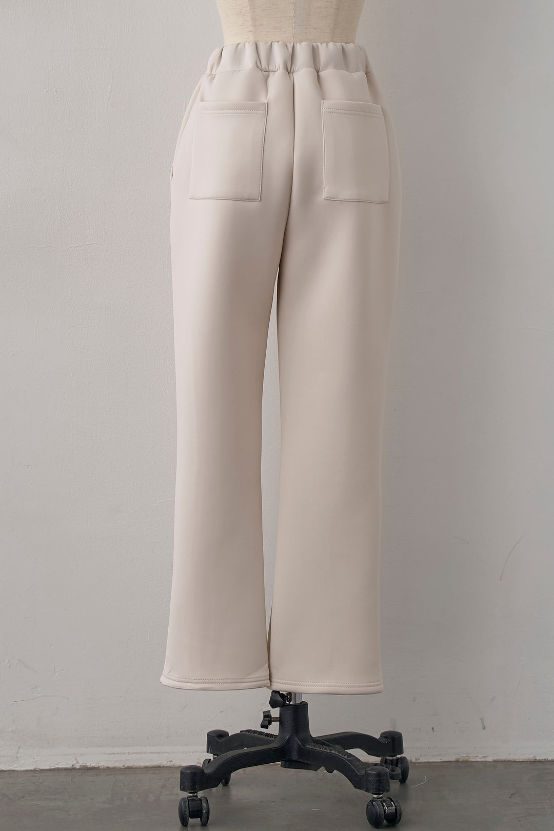 [予約]前スリットクッション素材パンツ