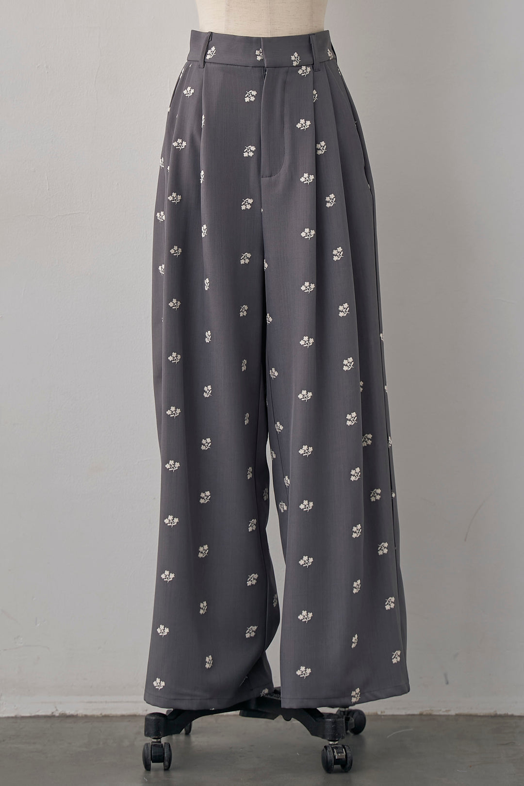 [予約]フラワー刺繍ツイルストレートパンツ