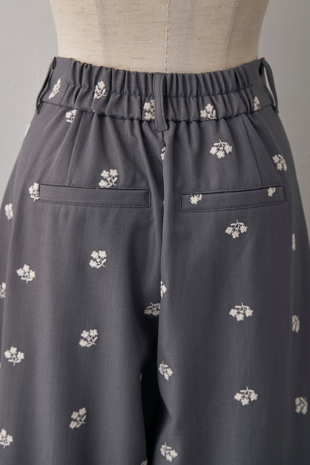 [予約]フラワー刺繍ツイルストレートパンツ