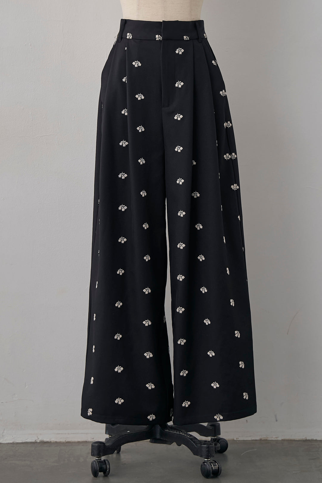 [予約]フラワー刺繍ツイルストレートパンツ