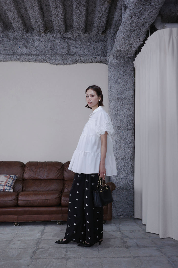 [予約/SET]フリルウェーブスリーブティアードブラウス+フラワー刺繍ツイルストレートパンツ(2set)