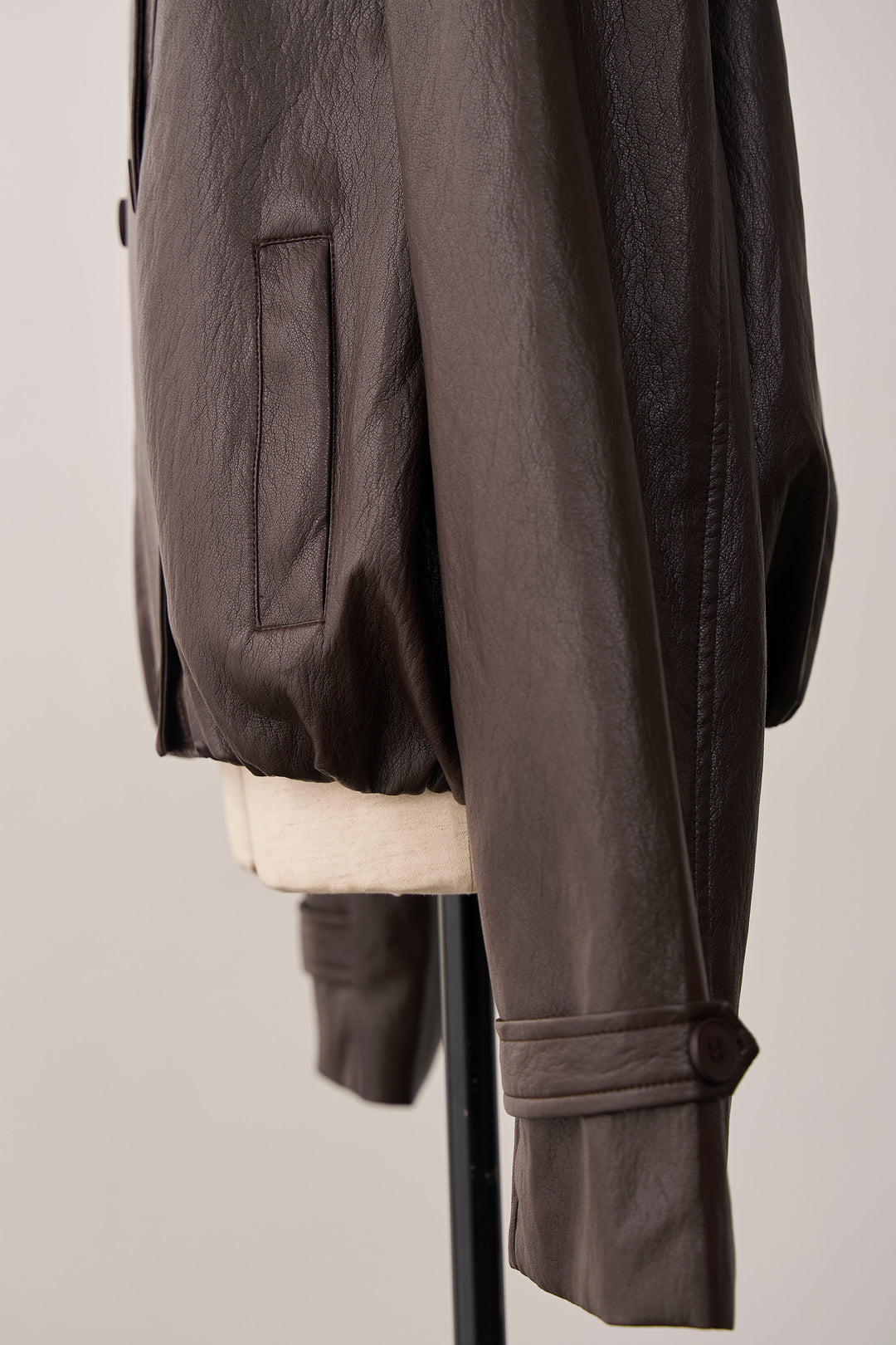 [予約]レザーライククロップドジャケット