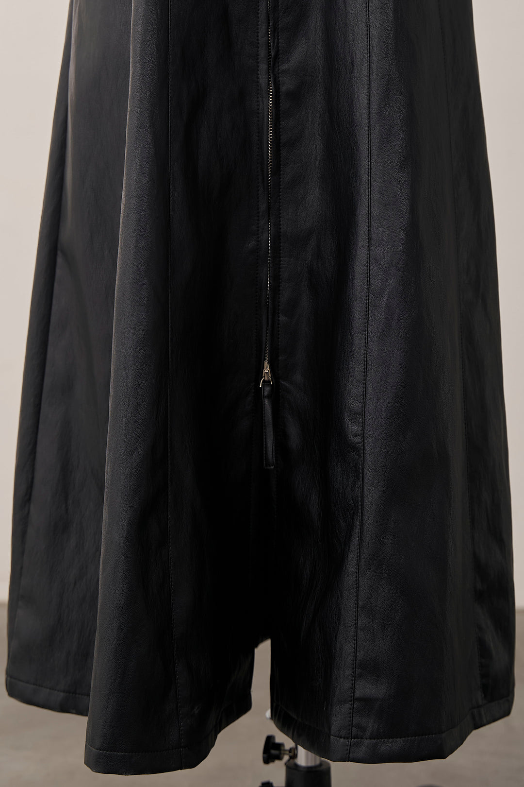 [予約]フロントZIPレザーライクジャンスカ