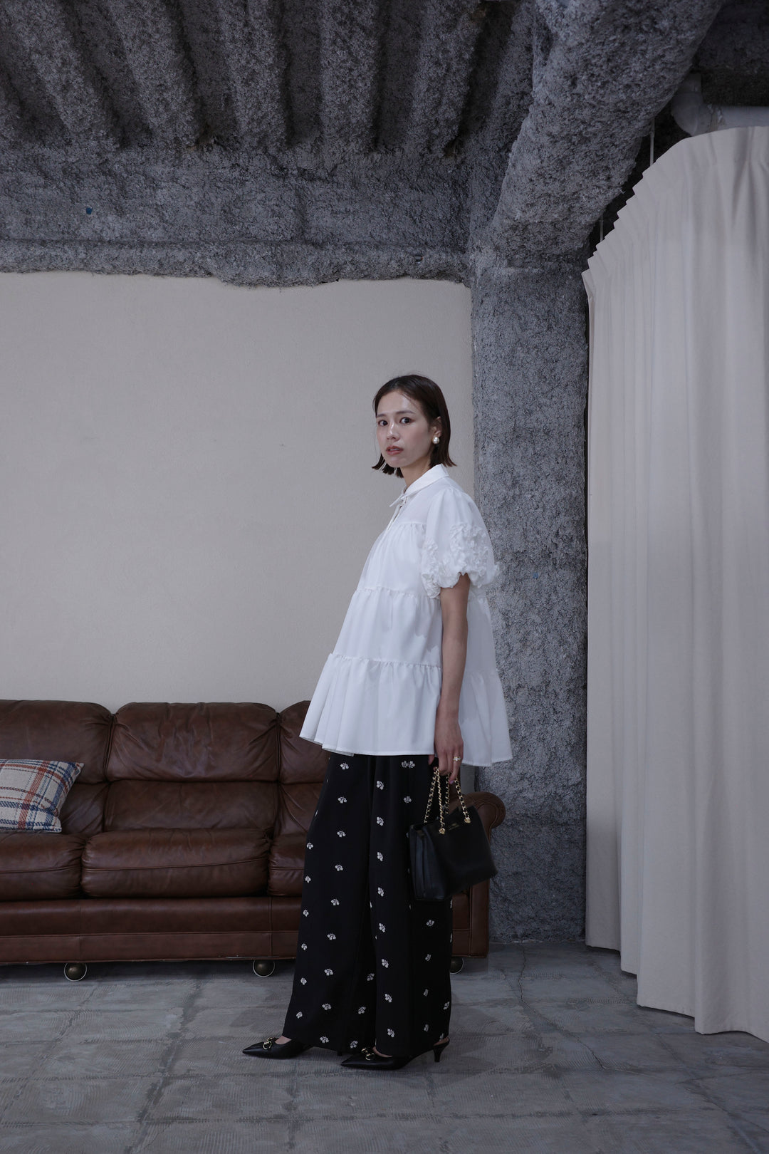 [予約/SET]フリルウェーブスリーブティアードブラウス+フラワー刺繍ツイルストレートパンツ(2set)