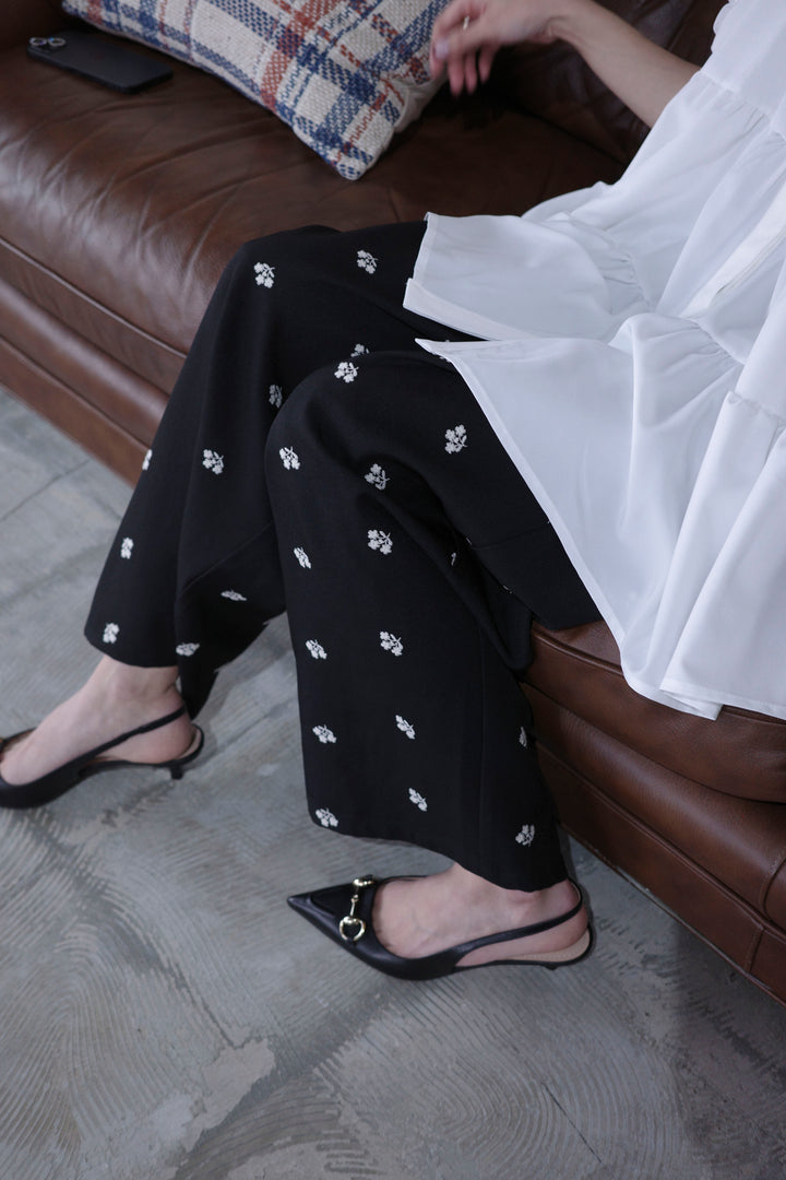 [予約/SET]フリルウェーブスリーブティアードブラウス+フラワー刺繍ツイルストレートパンツ(2set)